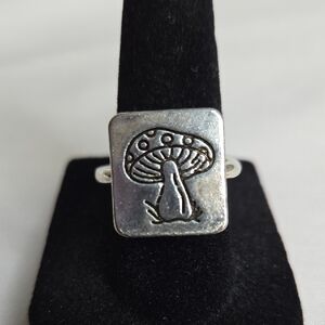Mushroom Silver Tone Ring, Size 6.5‎